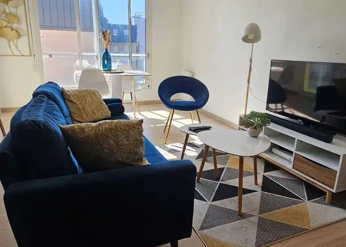 Hyper Centre With Garage *